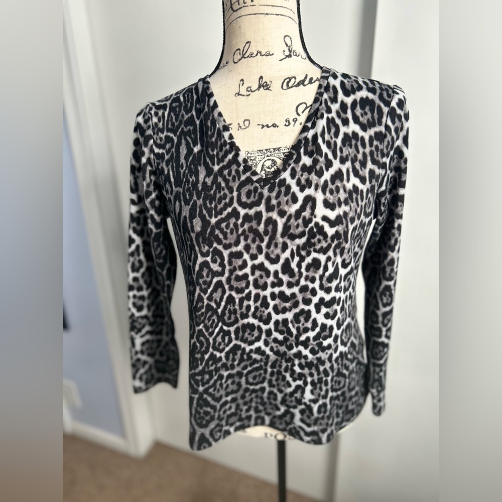 Chico’s Leopard‎ print spandex blouse